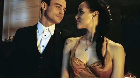 Thomas Doherty and Nathalie Enmanuel in 'The Invitation'