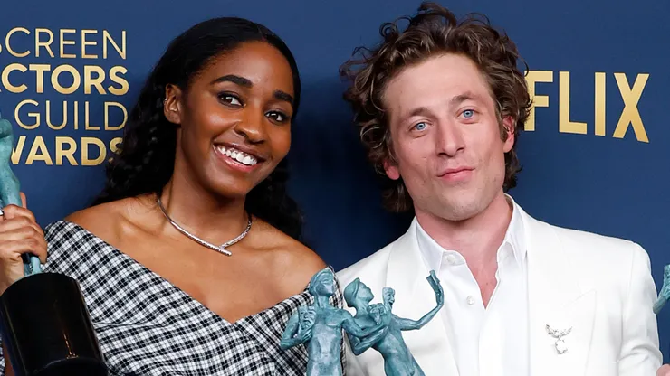 Ayo Edebiri and Jeremy Allen White pose in the press room during the 30th Annual Screen Actors Guild Awards.