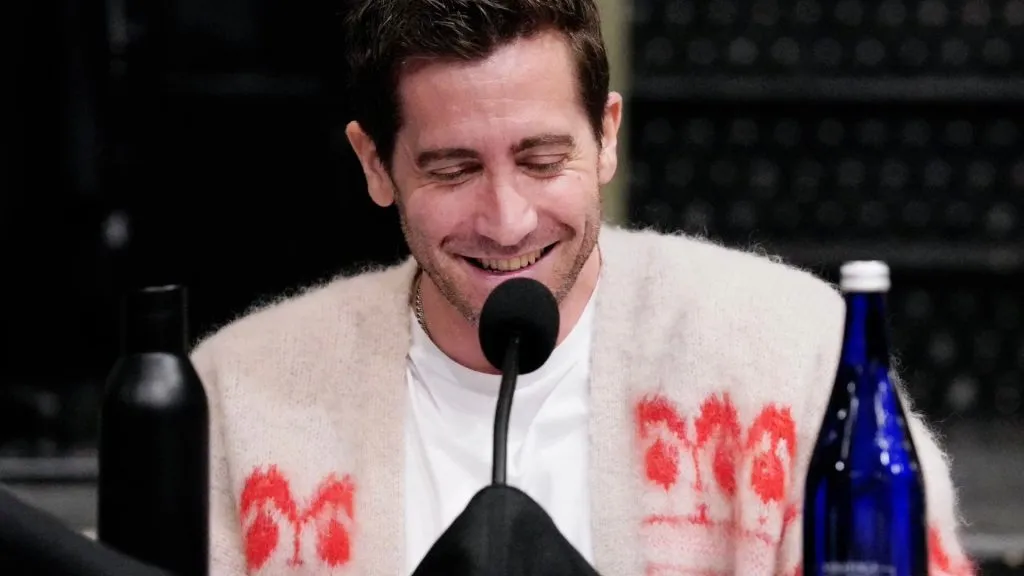 SNL Finale Read-Thru with Jake Gyllenhaal. (Source: @nbcsnl)