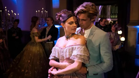 Harriet Herbig-Matten and Damian Hardung in Maxton Hall.