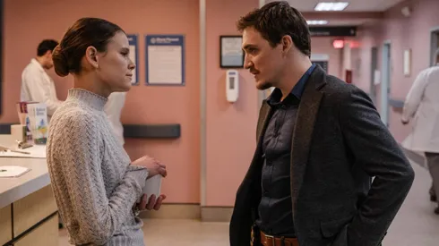 Sosie Bacon and Kyle Gallner in 'Smile'