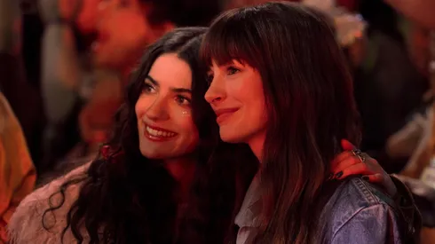 Anne Hathaway and Ella Rubin in The Idea of You.