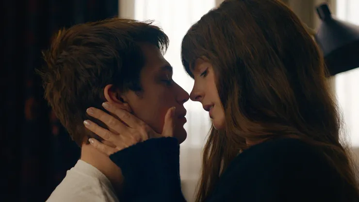 Anne Hathaway and Nicholas Galitzine in The Idea of You.