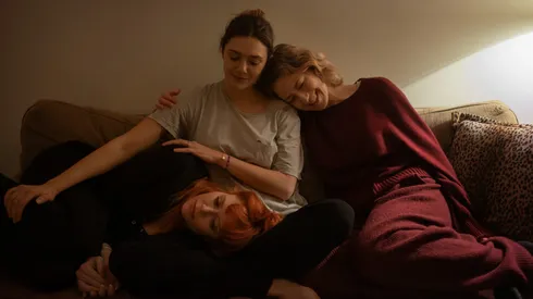 Natasha Lyonne, Elizabeth Olsen and Carrie Coon in His Three Daughters.