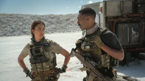 Jessica Alba and Tone Bell in "Trigger Warning"