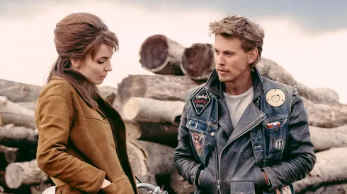 Austin Butler and Jodie Comer in "The Bikeriders".