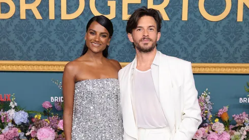 Simone Ashley and Jonathan Bailey