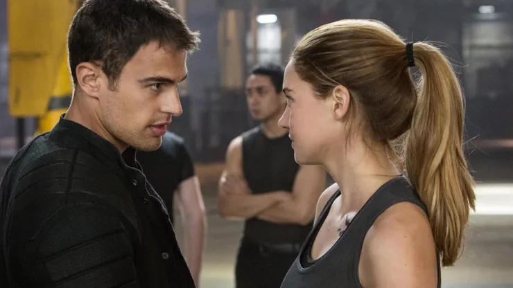 Theo James and Shailene Woodly in "Divergent"