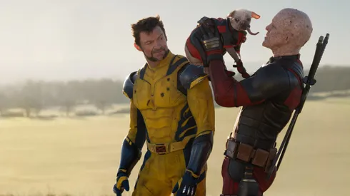 Ryan Reynolds, Hugh Jackman and Peggy the Dog in Deadpool & Lobezno.