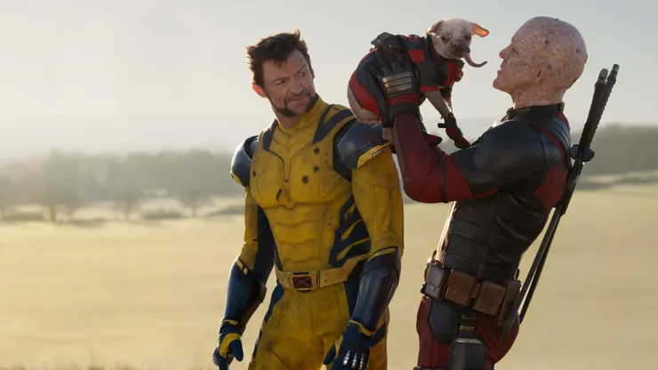 Ryan Reynolds, Hugh Jackman and Peggy the Dog in Deadpool & Lobezno.