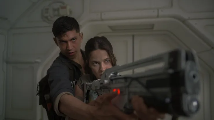 Cailee Spaeny and Archie Renaux in Alien: Romulus.