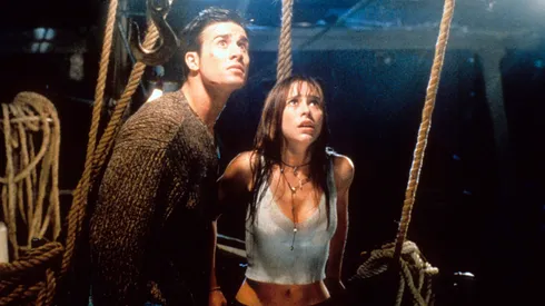 Jennifer Love Hewitt and Freddie Prinze Jr in "I Know What You Did Last Summer".