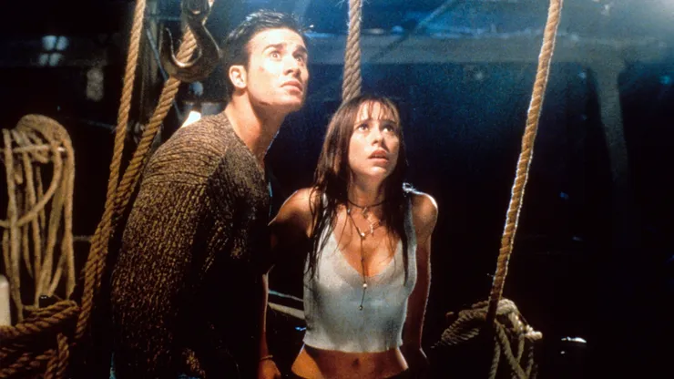Jennifer Love Hewitt and Freddie Prinze Jr in "I Know What You Did Last Summer".