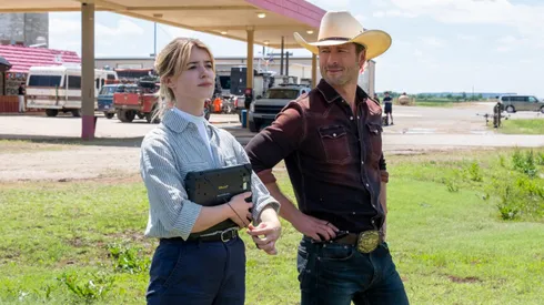 Glen Powell and Daisy Edgar-Jones in "Twisters"