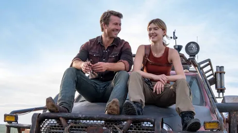 Glen Powell and Daisy Edgar-Jones in 'Twisters'