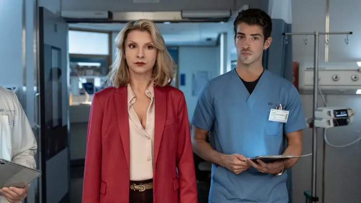 Najwa Nimri and Manu Ríos in Breathless.