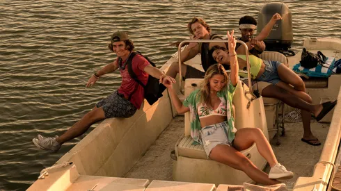 Madelyn Cline, Madison Bailey, Chase Stokes and Rudy Pankow and J.D. in Outer Banks.