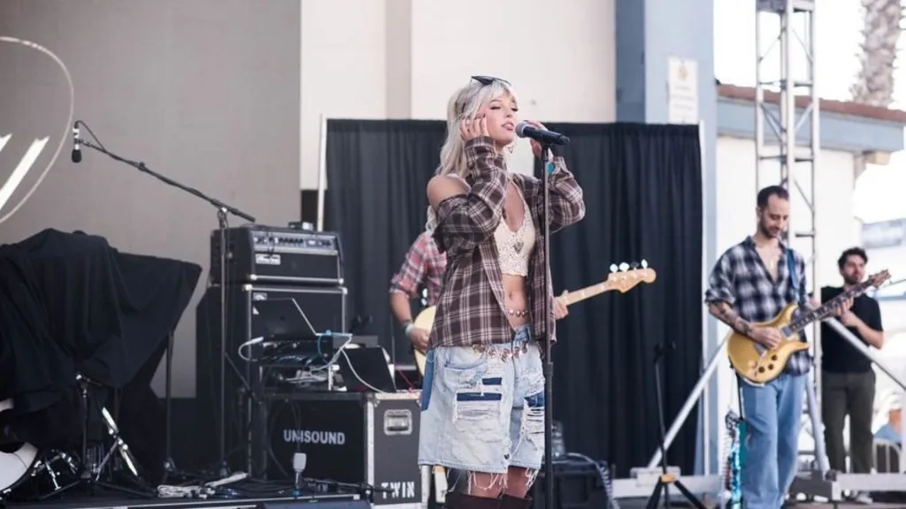 Loren Gray performing at the Super Girl Series. (Source: @loren)