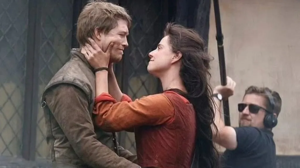 Joe Alwyn and Jessie Buckley in Hamnet. (Source: @badpostalwyn)