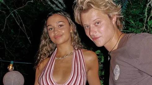 Rudy Pankow and Madison Bailey in Outer Banks.