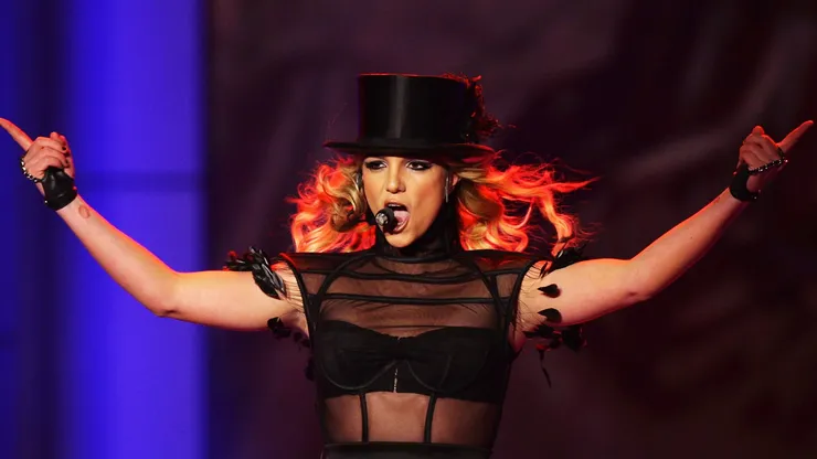 Britney Spears performs during the Bambi Awards 2008 Show on November 27, 2008 in Offenburg, Germany.