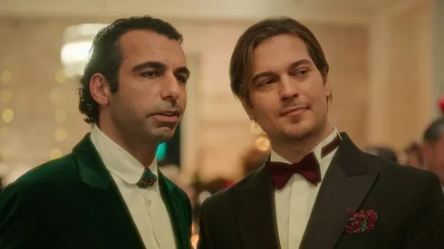 Haki Biçici and Çagatay Ulusoy in "A True Gentleman".