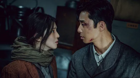 Han So-hee and Park Seo-joon in Gyeongseong Creature, Season 2.