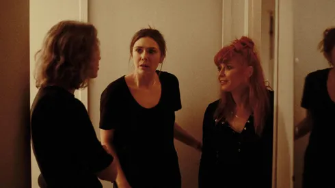 Natasha Lyonne, Elizabeth Olsen and Carrie Coon in His Three Daughters.