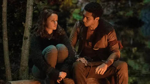 Joey King and Keith Powers in Uglies.