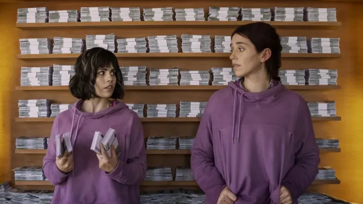 Sofía Morandi and Leticia Siciliani in "(Un)lucky Sisters".