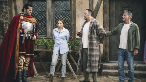 Jean Reno, Suzanne Clément, Franck Dubosc and Grégory Fitoussi in Family Pack.