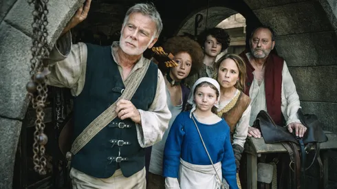 Franck Dubosc, Suzanne Clément, Jean Reno and the cast of Family Pack.