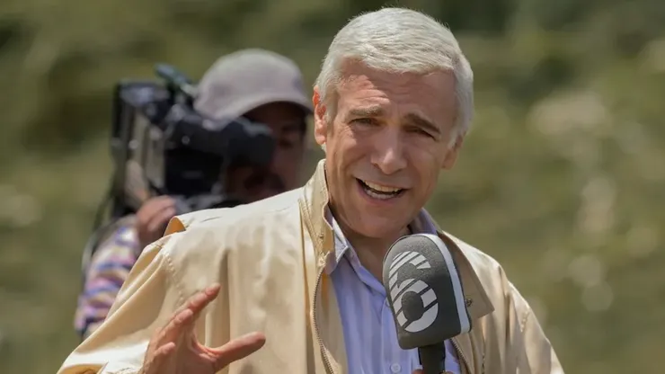 Leonardo Sbaraglia in "The Man Who Loved UFOs"