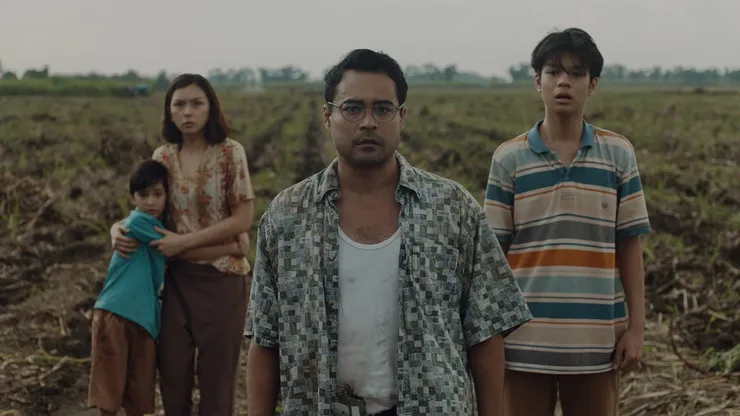 Aiden Tyler Patdu, Sid Lucero, Beauty Gonzalez and Marco Masa in Outside.