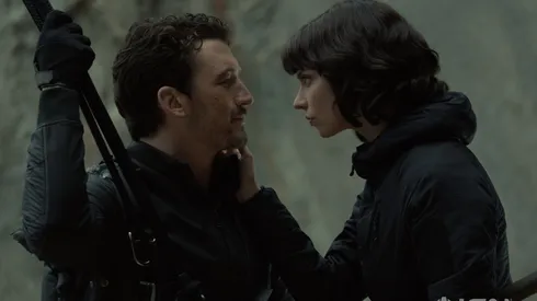 Anya Taylor-Joy and Miles Teller in The Gorge.