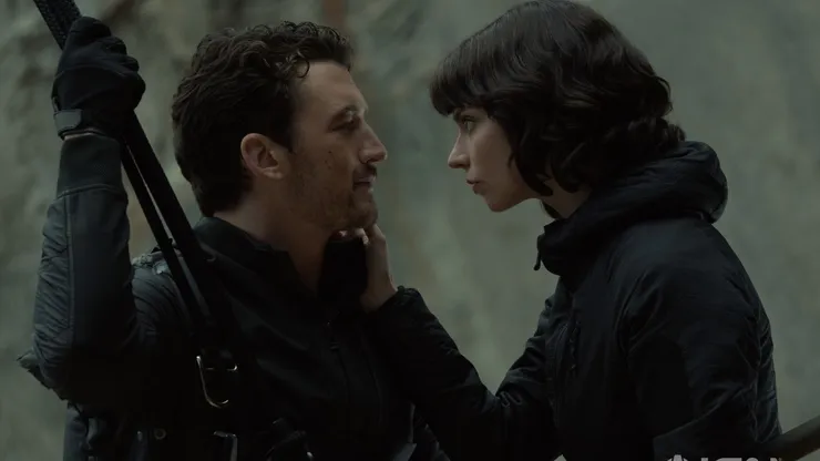 Anya Taylor-Joy and Miles Teller in The Gorge.