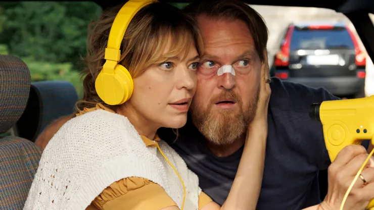 Heike Makatsch and Axel Stein in Where's Wanda?.