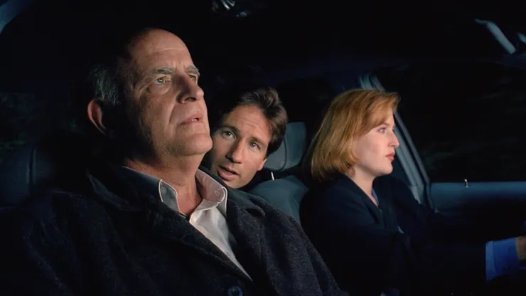 Gillian Anderson as Dana Scully, David Duchovny as Fox Mulder and Peter Boyle as Clyde Bruckman