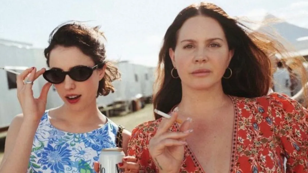 Lana Del Rey and Margaret Qualley (Source: @BuzzingPop)