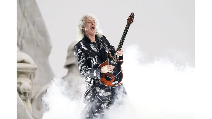 LONDON, ENGLAND - JUNE 04: Brian May of Queen performs during the Platinum Party At The Palace at Buckingham Palace on June 4, 2022 in London, England. The Platinum Jubilee of Elizabeth II is being celebrated from June 2 to June 5, 2022, in the UK and Commonwealth to mark the 70th anniversary of the accession of Queen Elizabeth II on 6 February 1952. (Photo by Alberto Pezzali - WPA Pool/Getty Images)