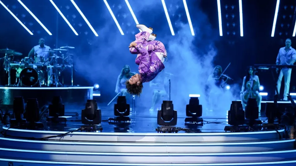 Benson Boone flips off the stage as he performs during the 2025 American Music Awards at BleauLive Theater at Fontainebleau Las Vegas on May 26, 2025 in Las Vegas, Nevada. (Photo by Ethan Miller/Getty Images)