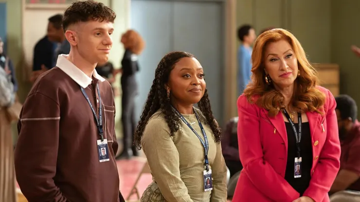 Lisa Ann Walter, Chris Perfetti, and Quinta Brunson in Primaria Abbott (2021)