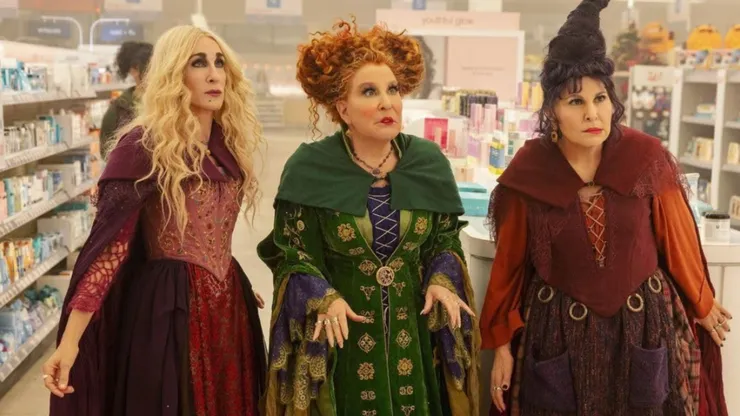 Bette Midler, Sarah Jessica Parker, and Kathy Najimy in Hocus Pocus 2 (2022) / IMDb