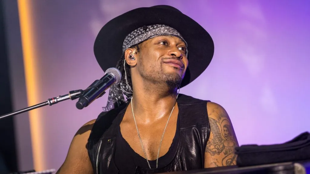 Musician D’Angelo plays a private concert at a media event announcing updates to the music streaming application Spotify on May 20, 2015 in New York City. Photo by Andrew Burton/Getty Images)