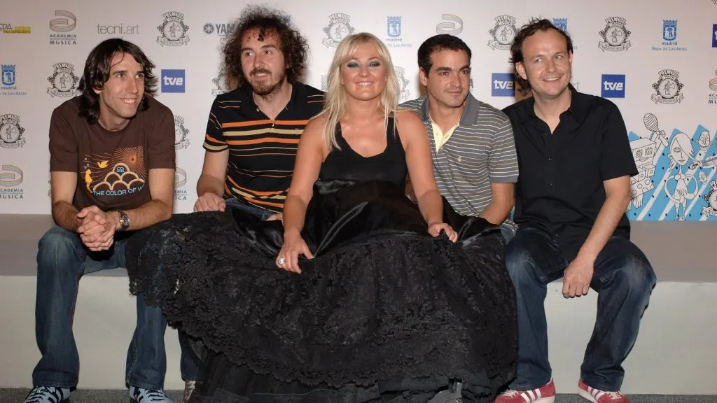 Members of La Oreja de Van Gogh attend the Spanish Music Awards at Palacio Municipal de Congresos on May 5, 2006 in Madrid, Spain. (Photo by Carlos Alvarez/Getty Images)