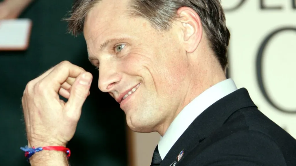 Actor Viggo Mortensen arrives to the 63rd Annual Golden Globe Awards at the Beverly Hilton on January 16, 2006 in Beverly Hills, California. (Photo by Frazer Harrison/Getty Images)
