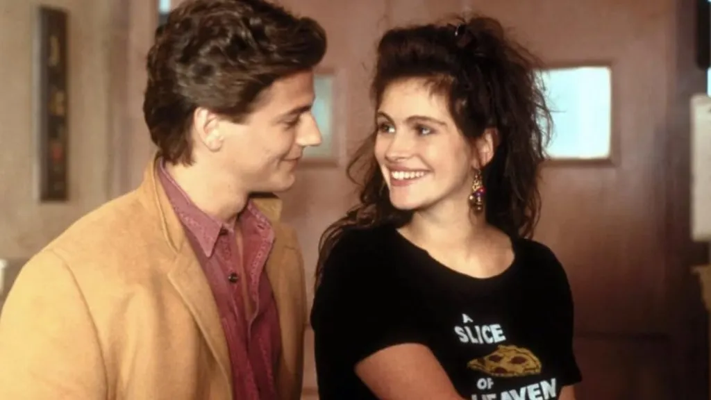 Julia Roberts and Adam Storke in Mystic Pizza (1988)