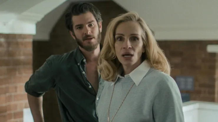 Julia Roberts and Andrew Garfield in After the Hunt.