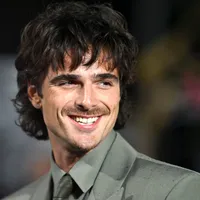 20 Actors Everyone Assumes Were Born in the U.S. (But Weren’t)