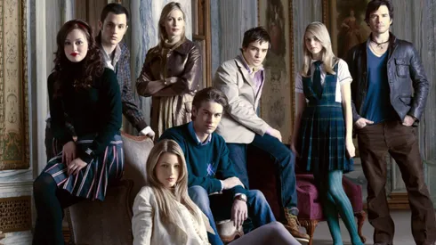 Penn Badgley, Blake Lively, Taylor Momsen, Leighton Meester, Chace Crawford, and Ed Westwick in Gossip Girl (2007)